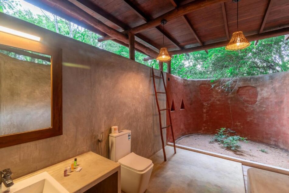 Main bathroom of the tree house